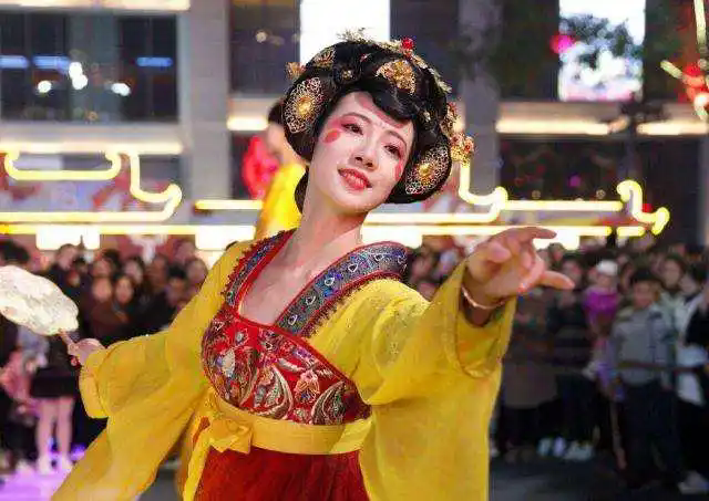 不倒翁小姐姐终于回归!两年间成文旅推荐大使,已婚复出美艳依旧