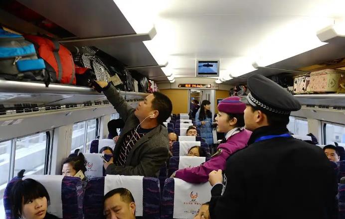 好消息!坐高铁不用自己搬行李了!