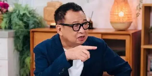 许绍雄葬礼设公祭时段 生前节目坦言抗癌"当拍戏而已"