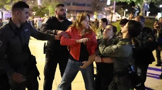 以媒：以色列主要城市举行反战抗议活动，至少18人被捕