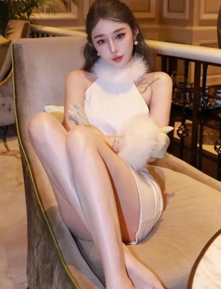 这位优雅女神,每个动作都美得像慢镜头!