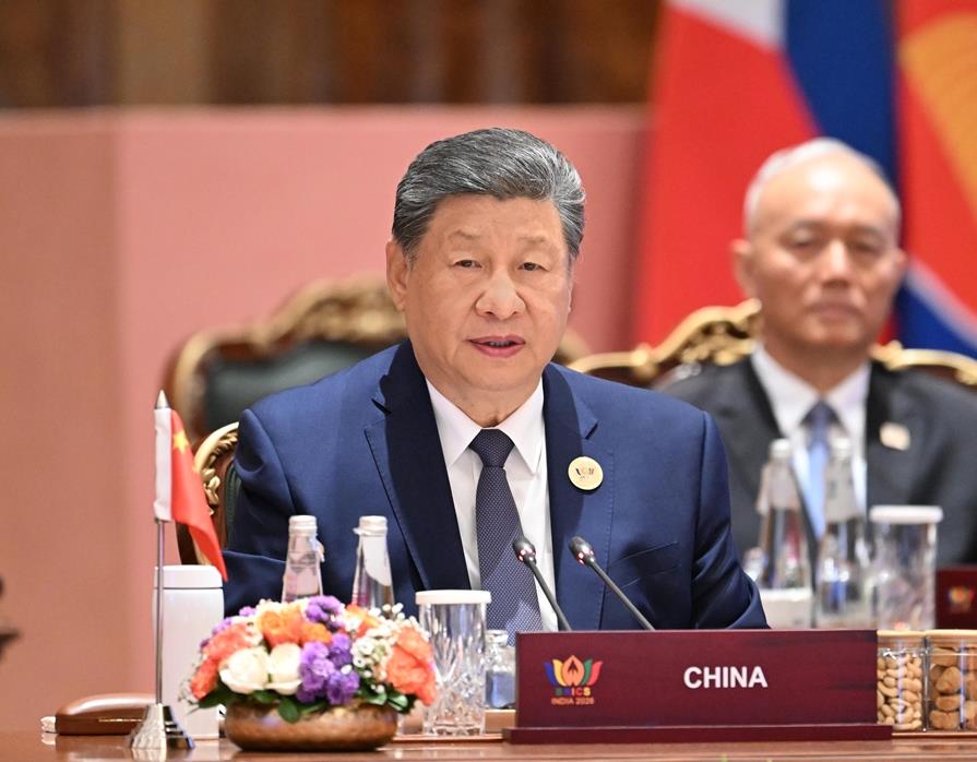 习近平出席金砖国家领导人第十八次会晤第二阶段会议并发表重要讲话