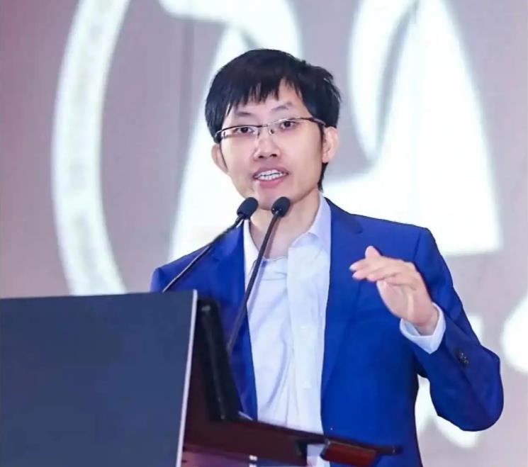 梁文锋或成中国首富！DeepSeek破万亿他持股78%资产7800亿，超越张一鸣！但估值仅为Anthropic十分之一